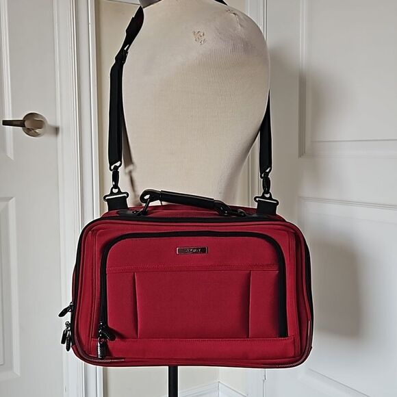 Skyway Women's Shoulder Carry-On Luggage Bag Red/Bag 17"-11" - Picture 2 of 16